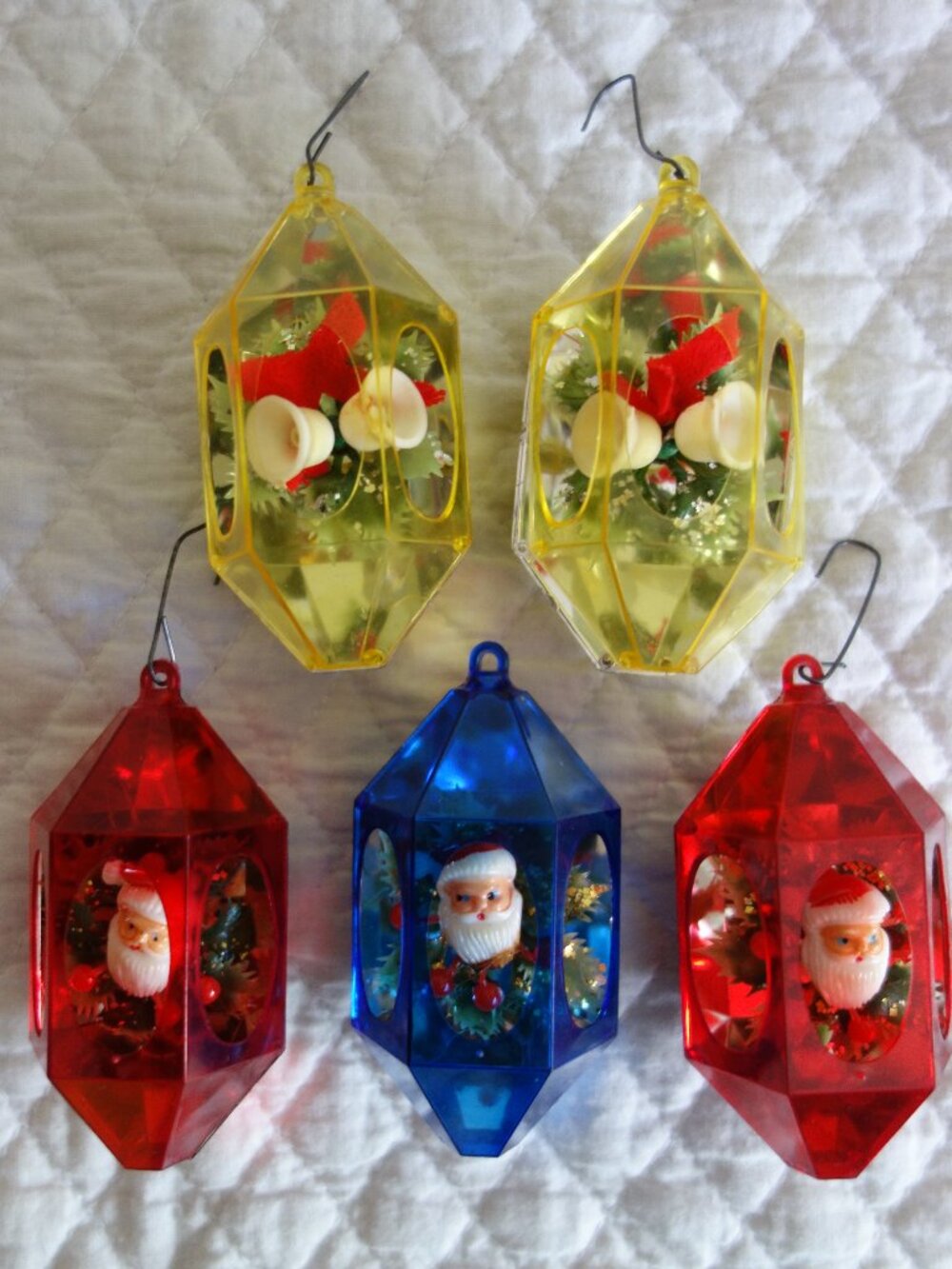 Vntg – Lot of 5 - 60’s Jewel Brite Diorama Christmas Ornaments – Santa / Wreath